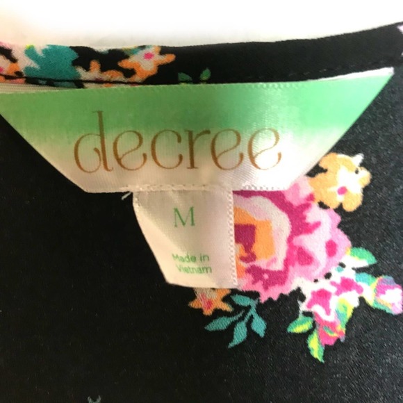 Decree | Women’s Black & Pink Flowy Flower Top - Picture 5 of 6